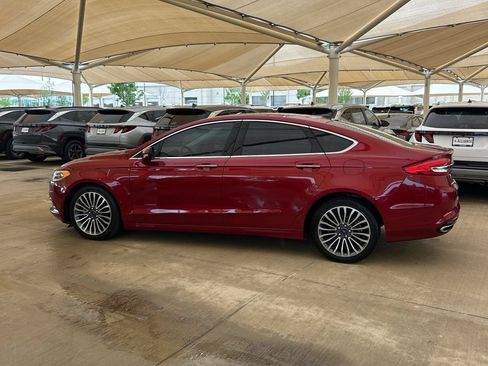 Used 2018 Ford Fusion SE w/ Fusion SE Technology Package FWD image 2