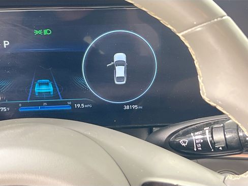 Used 2023 Hyundai Elantra SEL w/ Convenience Package FWD image 12