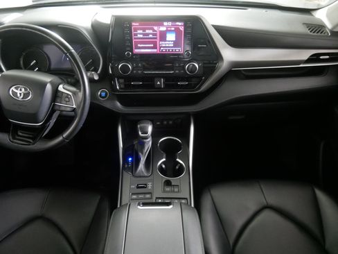 Used 2021 Toyota Highlander XLE image 10