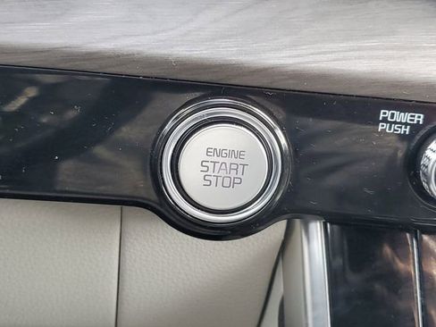 Used 2024 Kia Carnival EX FWD image 25