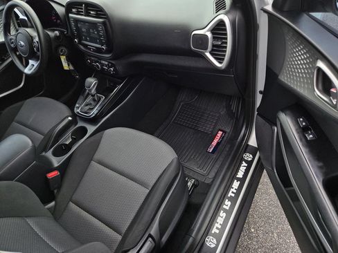 Used 2021 Kia Soul LX FWD image 7
