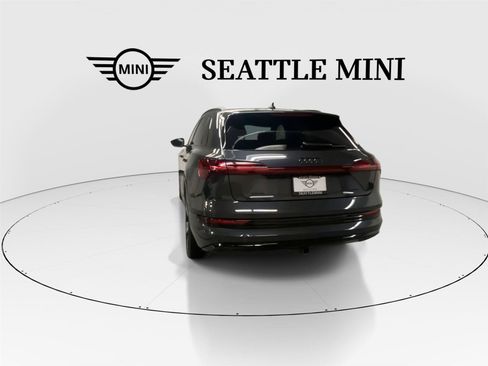 Used 2023 Audi e-tron Premium Plus w/ Premium Plus Package AWD/4WD image 9