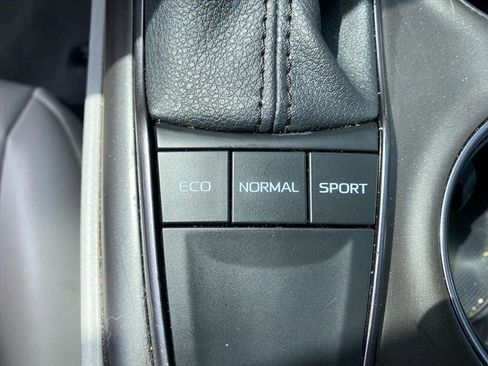 Used 2023 Toyota Camry SE FWD image 13