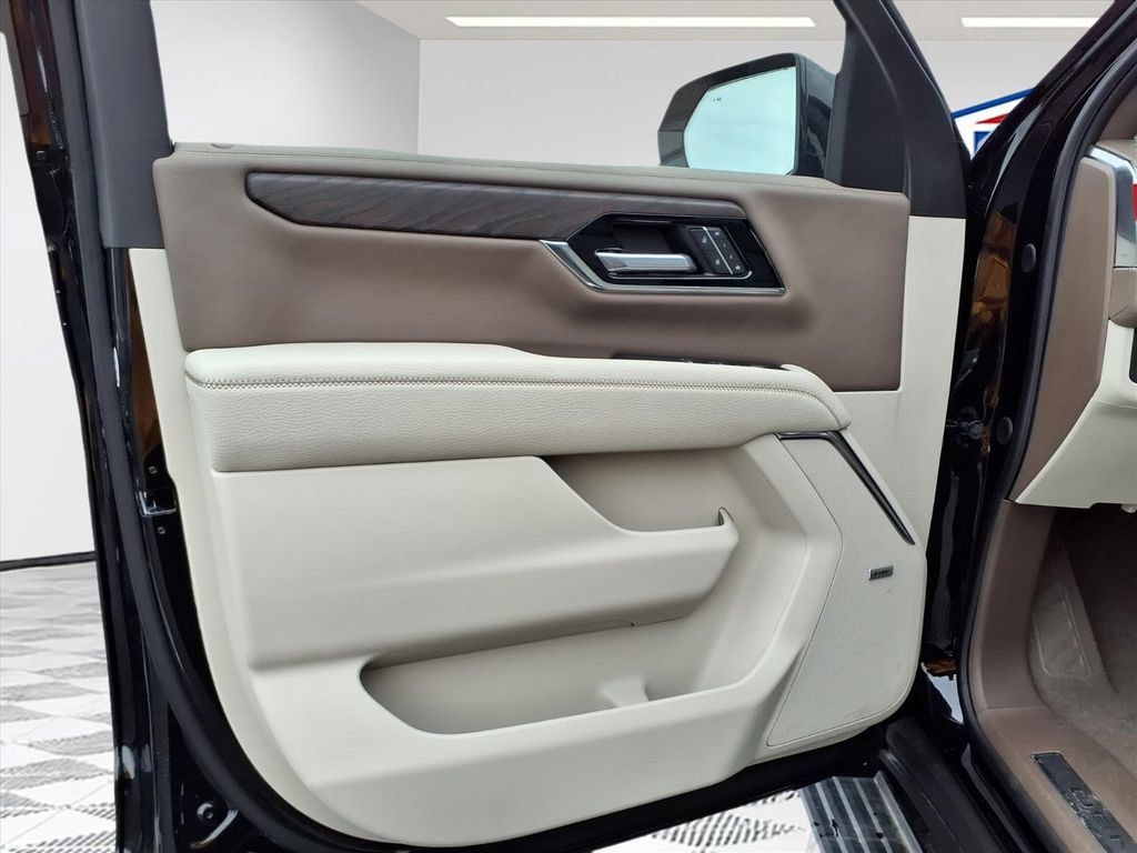 New 2026 GMC Yukon Denali w/ Sun & Power Step Package AWD/4WD image 12