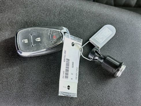 Used 2018 Chevrolet Equinox LT FWD image 34