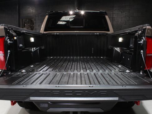 Used 2025 Toyota Tacoma Limited AWD/4WD image 16