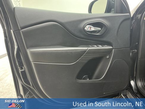 Used 2015 Jeep Cherokee Limited image 17