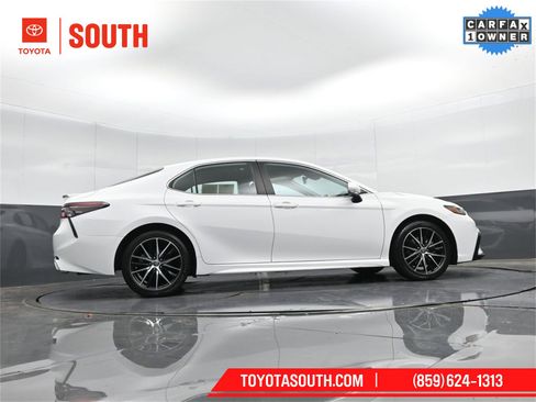 Used 2024 Toyota Camry SE image 34