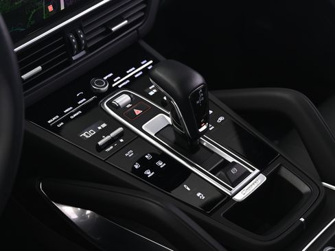 Used 2023 Porsche Cayenne Turbo AWD/4WD image 35