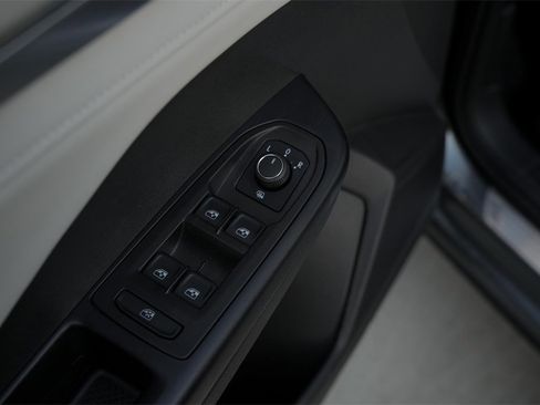 New 2025 Volkswagen Taos SE image 24