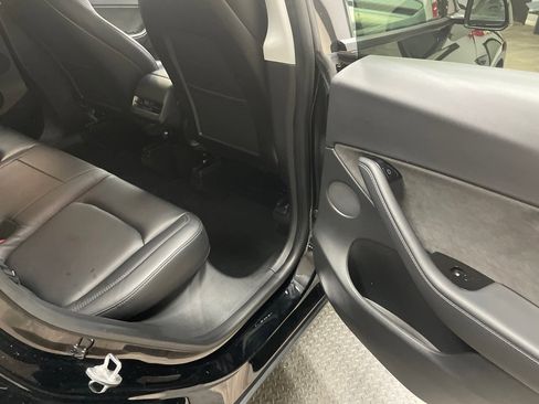 Used 2020 Tesla Model Y Long Range image 31