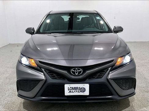 Used 2024 Toyota Camry SE image 2