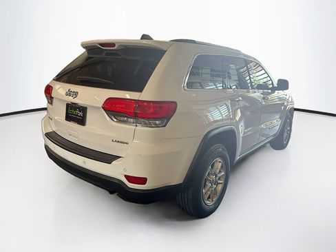 Used 2019 Jeep Grand Cherokee Laredo AWD/4WD image 9
