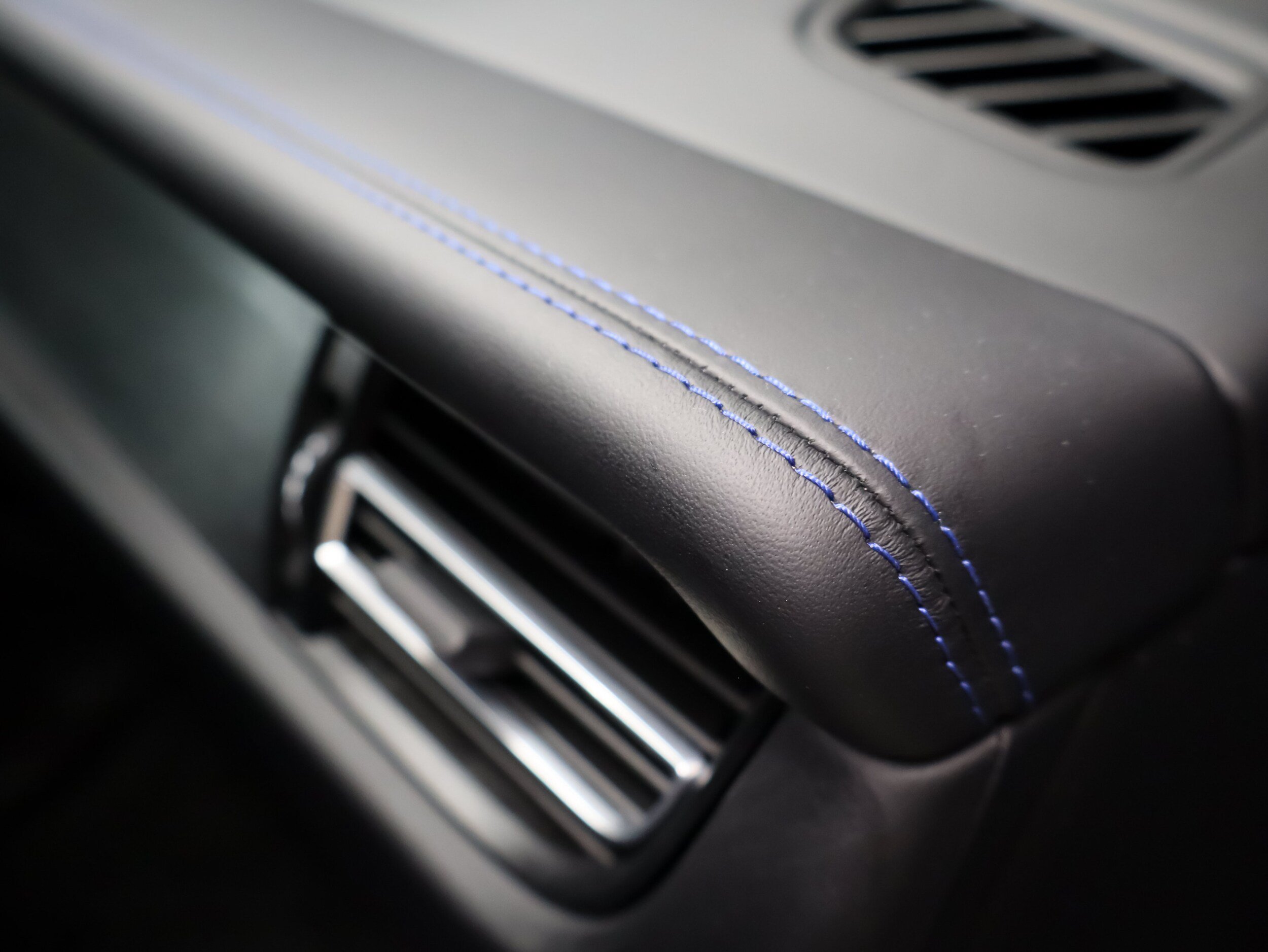Certified 2025 Porsche Macan GTS AWD/4WD image 21
