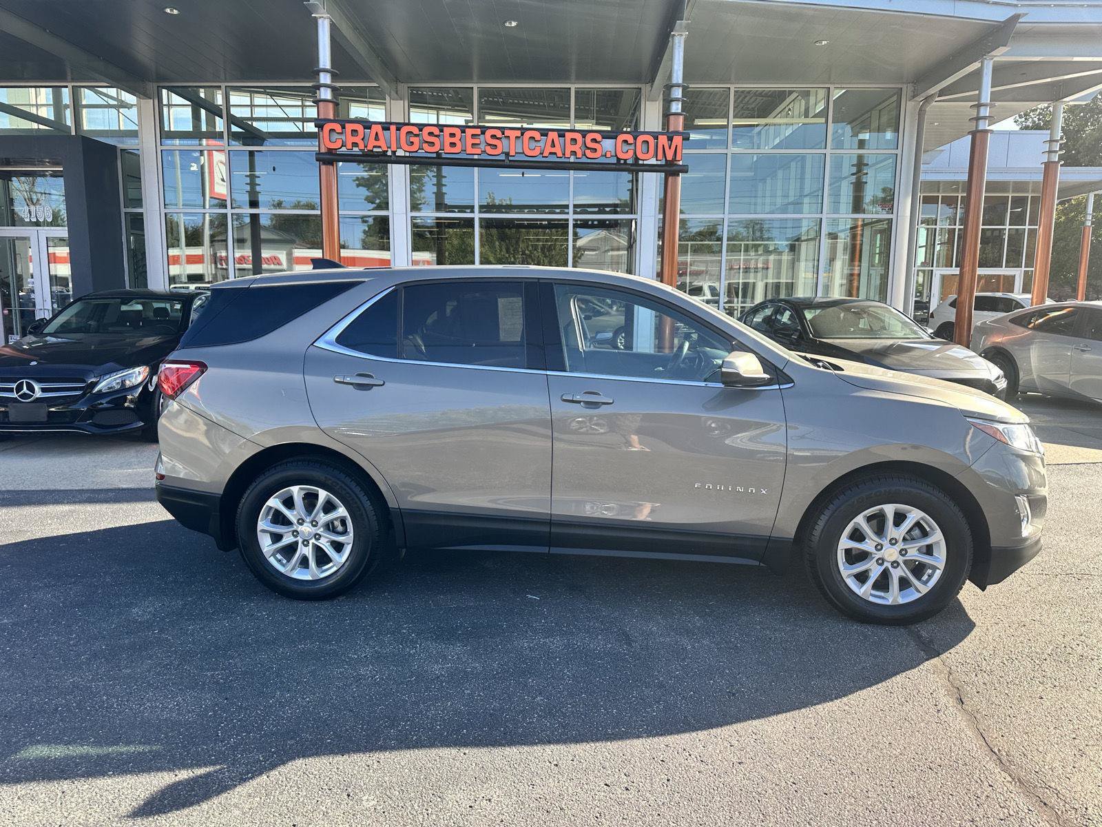 Used 2019 Chevrolet Equinox LT FWD image 2