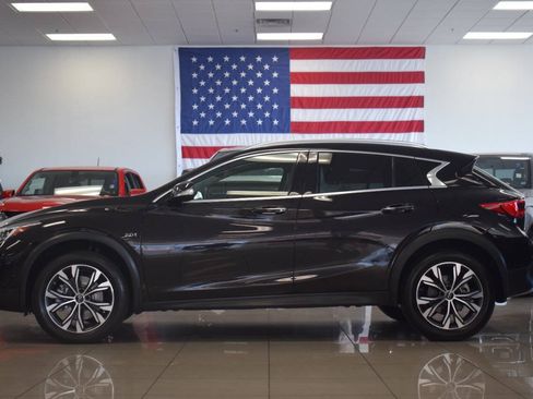 Used 2018 INFINITI QX30 Premium w/ Navigation Package AWD/4WD image 15