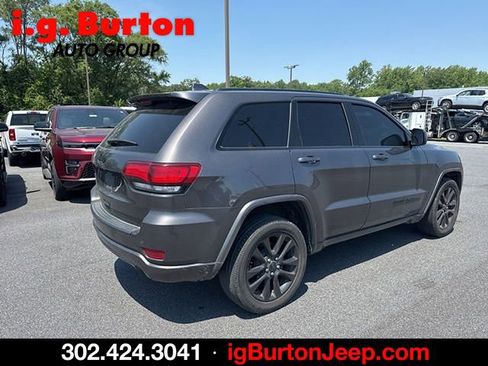 Used 2019 Jeep Grand Cherokee Altitude AWD/4WD image 3