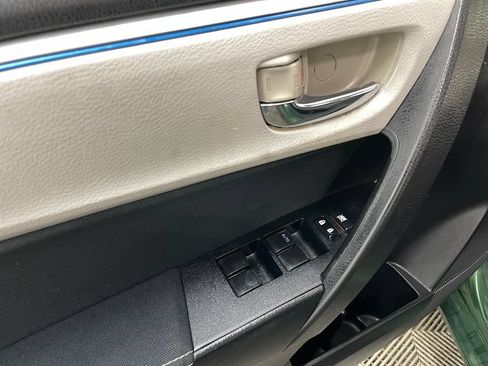 Used 2015 Toyota Corolla LE FWD image 19