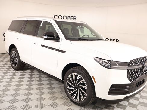 New 2026 Lincoln Navigator Black Label AWD/4WD image 1