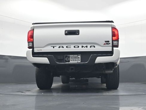 Used 2018 Toyota Tacoma TRD Sport image 26