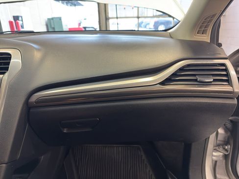 Used 2018 Ford Fusion SE w/ Fusion SE Technology Package image 22