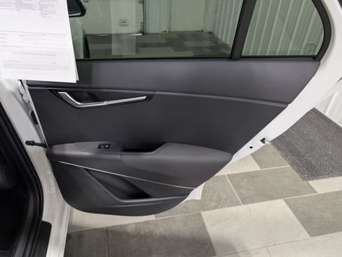 Used 2024 Kia Niro Wind FWD image 23