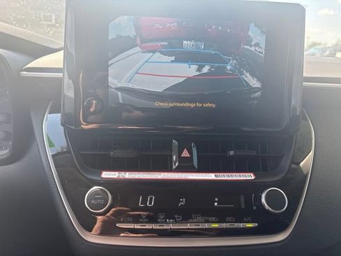 Used 2025 Toyota Corolla LE FWD image 11