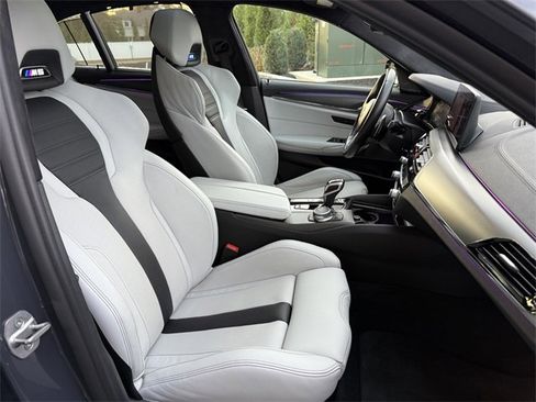 Certified 2022 BMW M5 w/ Executive Package image 32