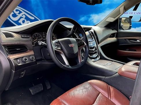 Used 2015 Cadillac Escalade Premium image 12