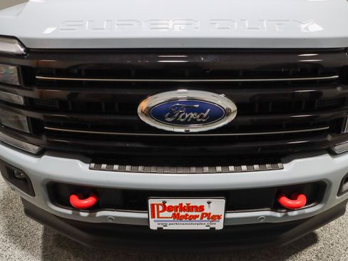 Used 2025 Ford F250 Platinum AWD/4WD image 4