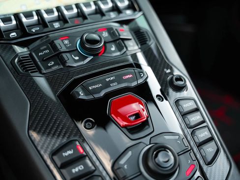 Used 2021 Lamborghini Aventador SVJ AWD/4WD image 18