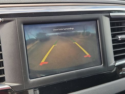Used 2023 Chrysler Voyager LX FWD image 19