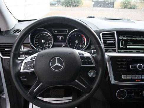 Used 2015 Mercedes-Benz GL 450 4MATIC image 22