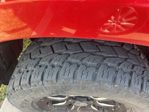 Used 2013 Toyota Tundra 4x4 CrewMax w/ SR5 Pkg image 13