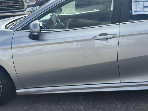 Used 2024 Toyota Camry SE image 18