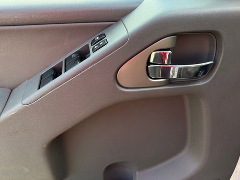 Used 2019 Nissan Frontier SL image 39