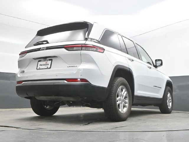 Used 2022 Jeep Grand Cherokee Laredo w/ Luxury Tech Group I AWD/4WD image 46