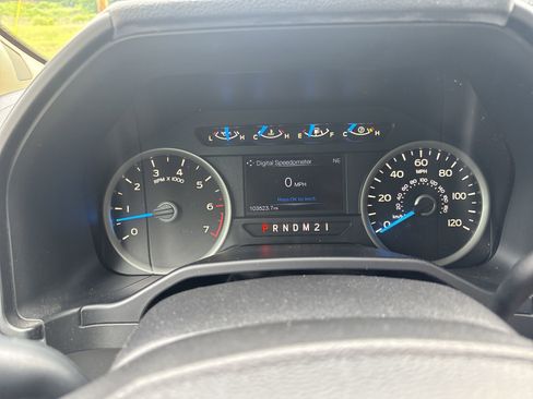 Used 2015 Ford F150 XLT w/ Equipment Group 302A Luxury AWD/4WD image 18