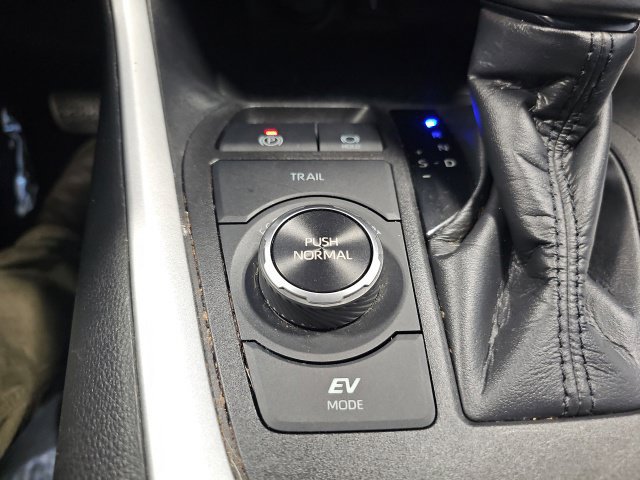 Used 2021 Toyota RAV4 XLE Premium AWD/4WD image 25