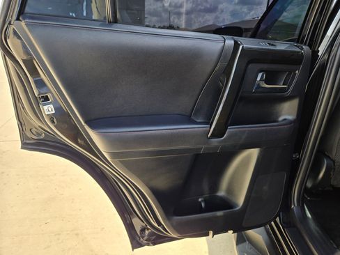 Used 2022 Toyota 4Runner TRD Off-Road image 15