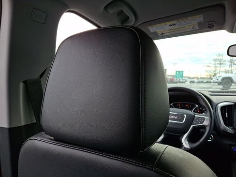 Certified 2022 GMC Terrain SLT image 13