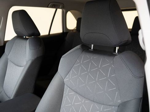 Used 2025 Toyota RAV4 XLE image 16