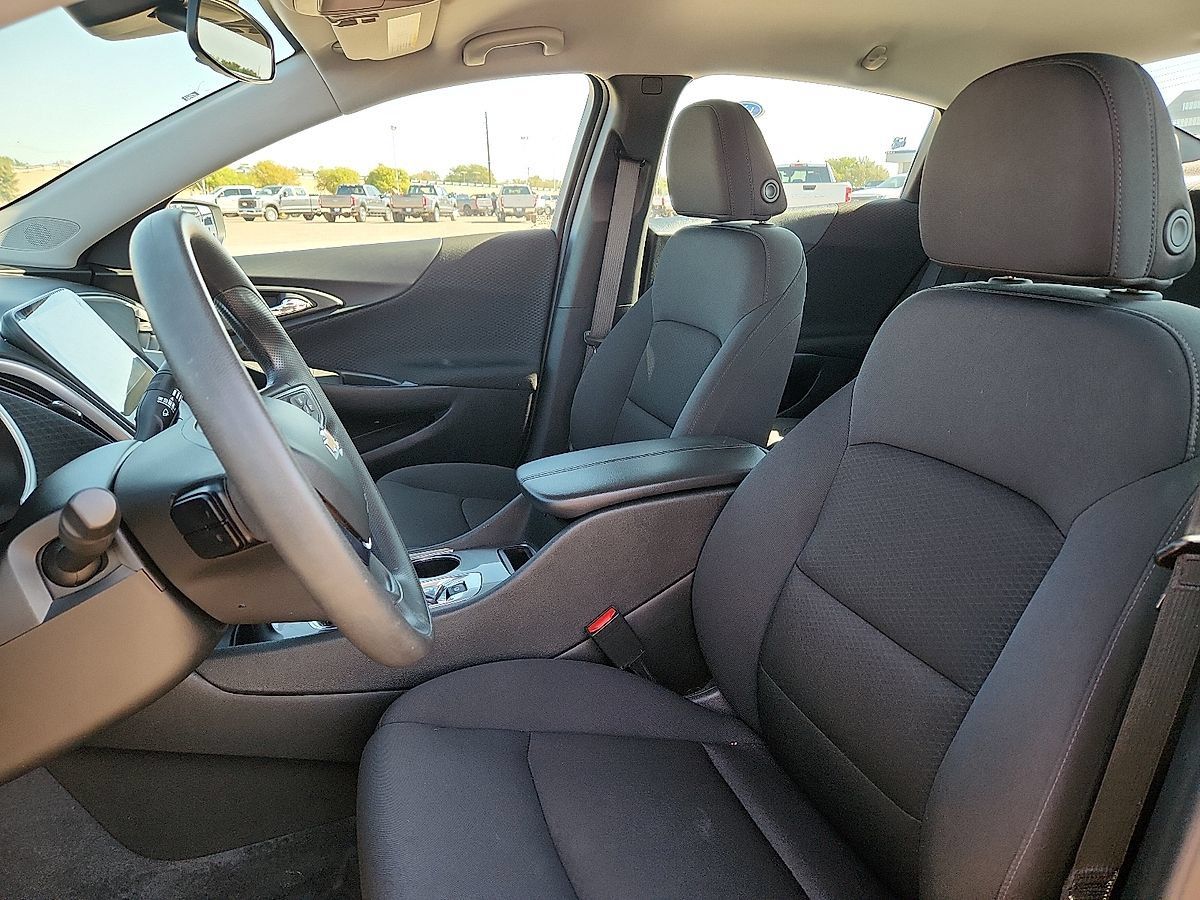 Used 2025 Chevrolet Malibu LT FWD image 8