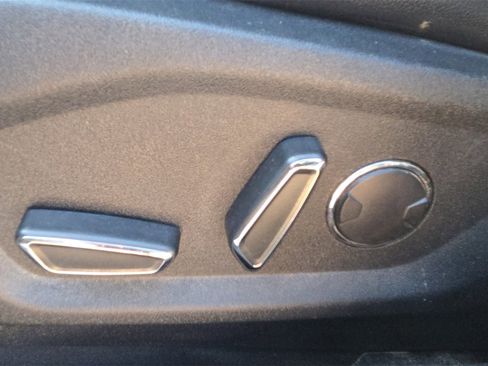 Used 2018 Ford Edge Titanium image 24