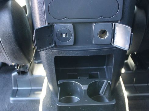 Used 2023 Ford Explorer XLT AWD/4WD image 26