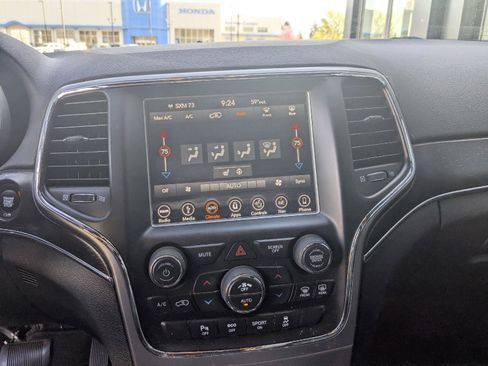 Used 2018 Jeep Grand Cherokee Limited w/ Trailer Tow Group IV image 20