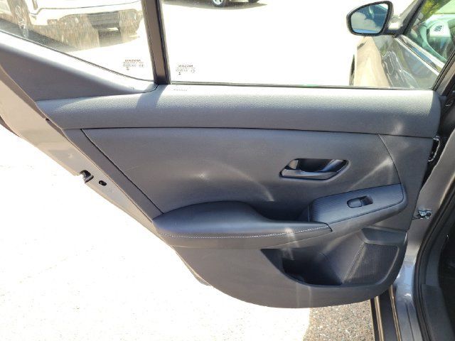 Used 2024 Nissan Sentra SV FWD image 14