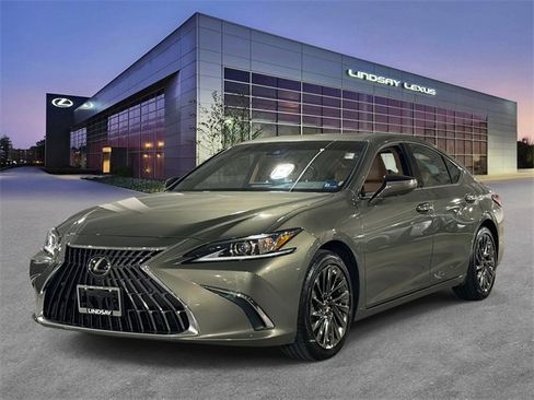 Used 2025 Lexus ES 300h w/ Technology Package image 1