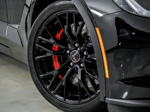 Used 2015 Chevrolet Corvette Z06 w/ 3LZ Preferred Equipment Group image 4