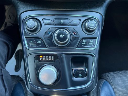 Used 2015 Chrysler 200 S FWD image 17